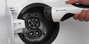 https://elektromobili.bg/wp-content/uploads/2018/03/Hyundai_IONIQ_Electric-10-300x150.jpg